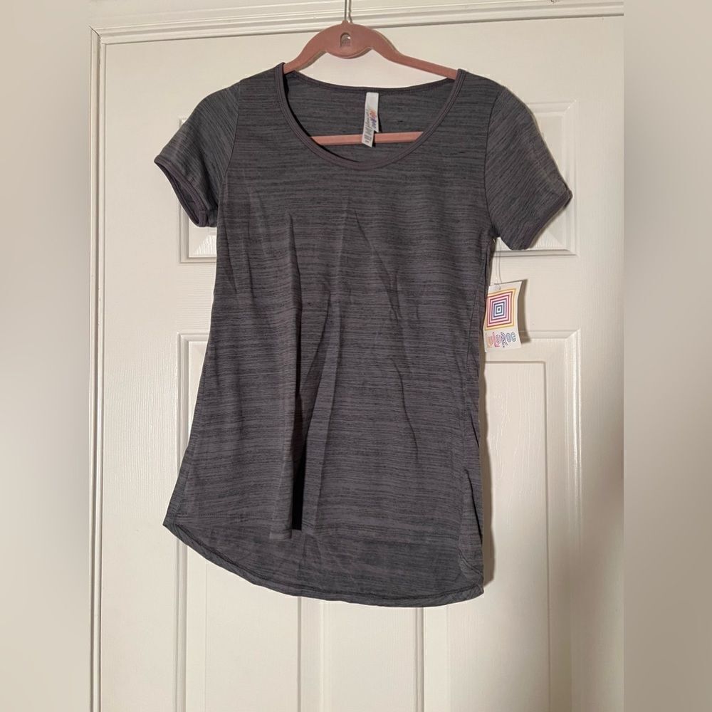 NWT Lularoe Classic Tee